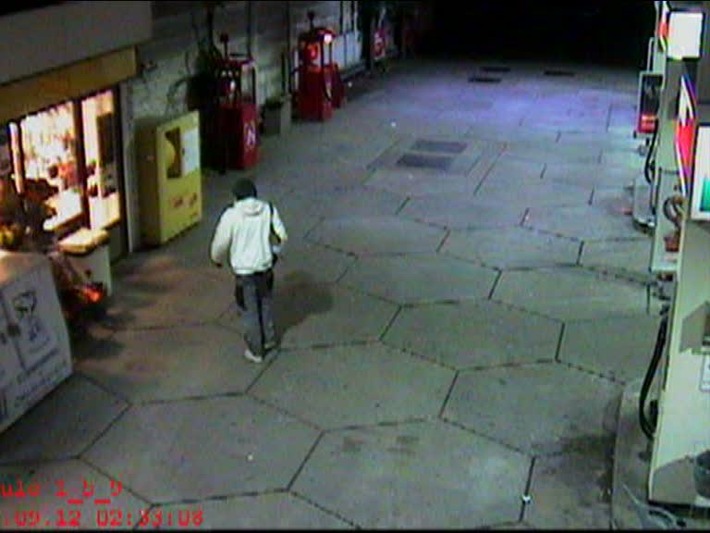POL-D: Nach Überfall auf Tankstelle in Hassels: Polizei fahndet nun mit Fotos aus einer Überwachungskamera nach dem Täter - Fotos hängen als Datei an