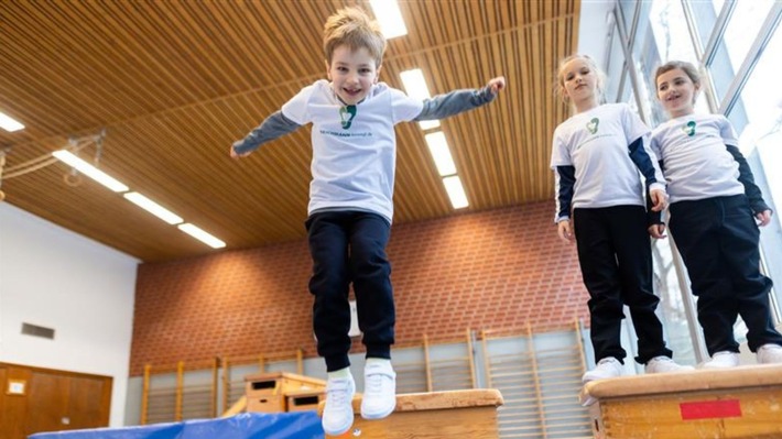 Auf die Plätze, fertig, fit: DEICHMANN sucht wieder Deutschlands fitteste Grundschule / Die bundesweite Initiative geht 2026 in die dritte Runde