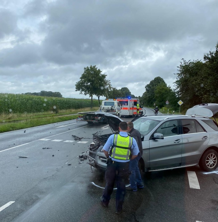 FW-Schermbeck: Verkehrsunfall mit zwei PKW