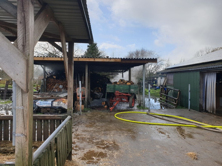 FW-RD: Holzschuppenbrand auf landwirtschaftlichen Hof in Seefeld (Kreis Rendsburg-Eckernförde) Feuerwehren verhindern Schlimmeres