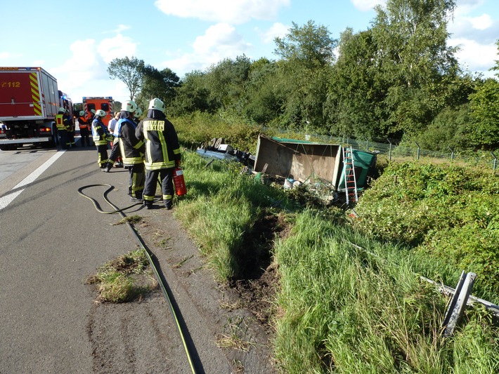 FW Dinslaken: LKW-Unfall auf der A3