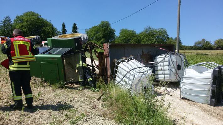 POL-PPMZ: Traktor stürzt um