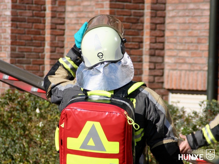 FW Hünxe: Person in verschlossener Wohnung