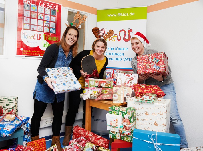 ALDI SÜD und Fitkids beschenken zu Weihnachten Kinder suchtkranker Eltern