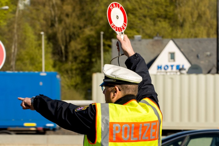 POL-WE: Polizeipräsidium Mittelhessen: Verkehrskontrollen auf der Autobahn und in der Wetterau