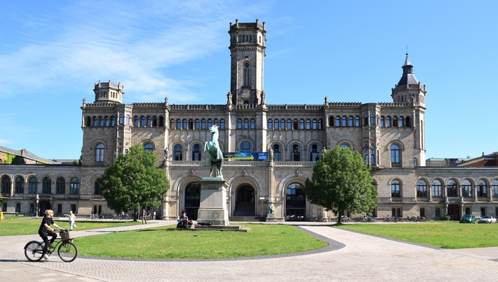 "Herausforderung Fortschritt" in der Biotechnologie: 450 internationale Studierende zu Gast beim DAAD-Stipendiatentreffen in Hannover