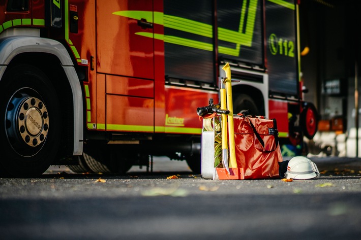 FW Bremerhaven: Feuer in Bremerhaven. Aufmerksamer Bürger verhindert schlimmeres.