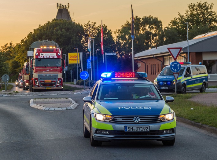 POL-FL: Anstehende Geburt bremst Schwertransport aus/Schwertransportbegleitung mit Hindernissen, Polizei dein Freund und Helfer!