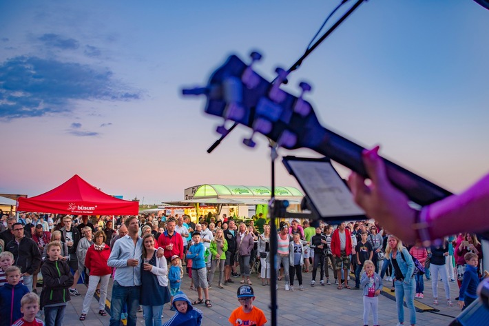 Stimmung am Meer beim Büsumer Sommer Open Air