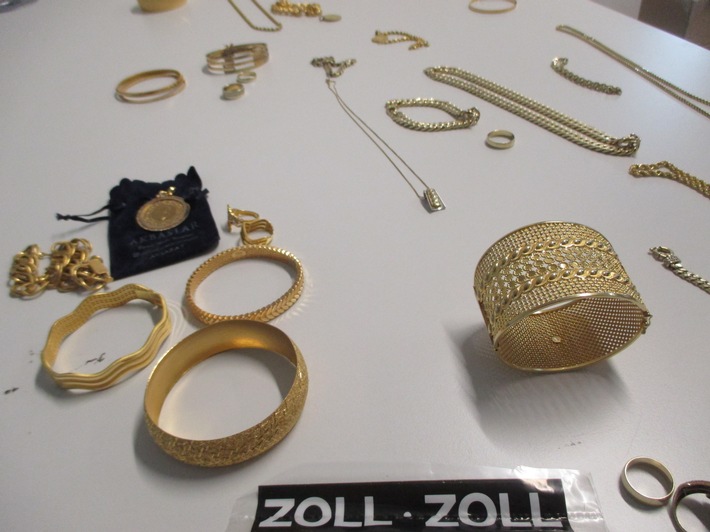 HZA-A: Sonderkontrollen des Hauptzollamts Augsburg / Einfuhrschmuggel von Goldschmuck