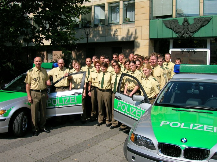 POL-MFR: (1293) Neue Gesichter vor neuen Fahrzeugen bei der Nürnberger Polizei
(Bildveröffentlichung)