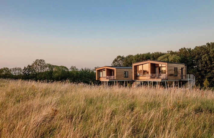 Übernachten im Baumhaus an der Ostsee: Ostsee Baumhaushotel stärkt nachhaltigen Naturtourismus in Schleswig-Holstein