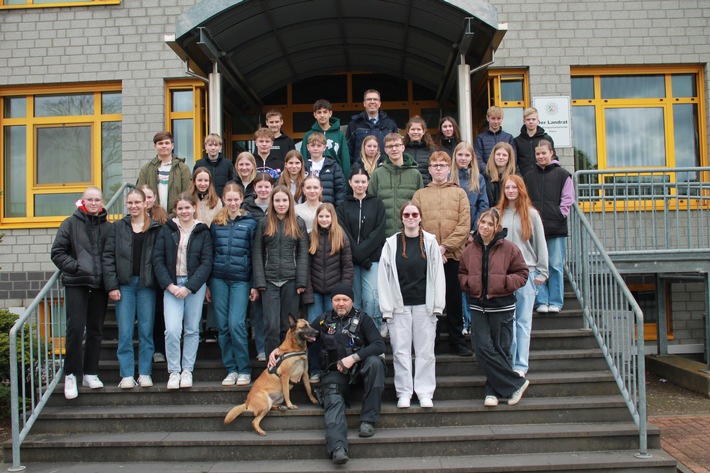 POL-KLE: Kreis Kleve - Girls- and Boys-Day 2024 ! / 33 Schülerinnen und Schüler besuchten die Polizeiwache Kleve