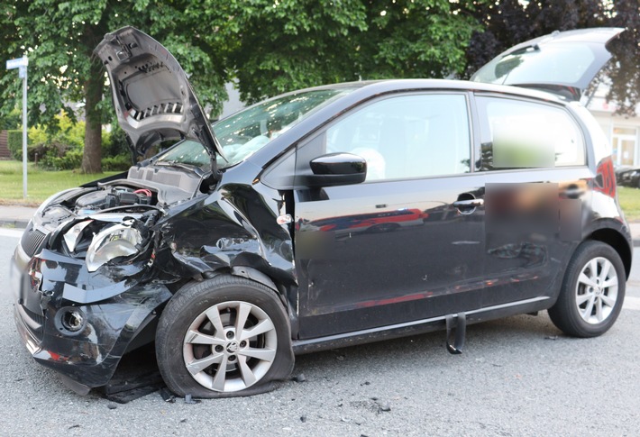 POL-HF: Verkehrsunfall im Kreuzungsbereich - 63-jährige Gütersloherin schwer verletzt