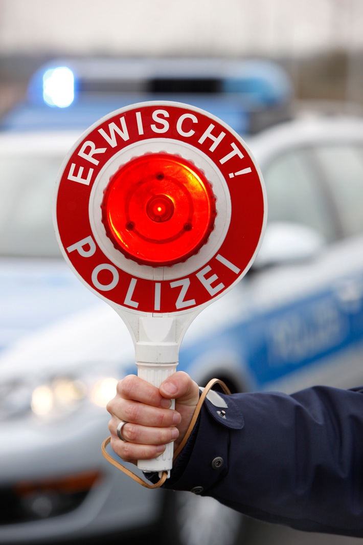 POL-ME: Zu schnell, unter Drogen und ohne Führerschein - Polizei zieht 30-Jährigen aus dem Verkehr - Velbert - 2004169