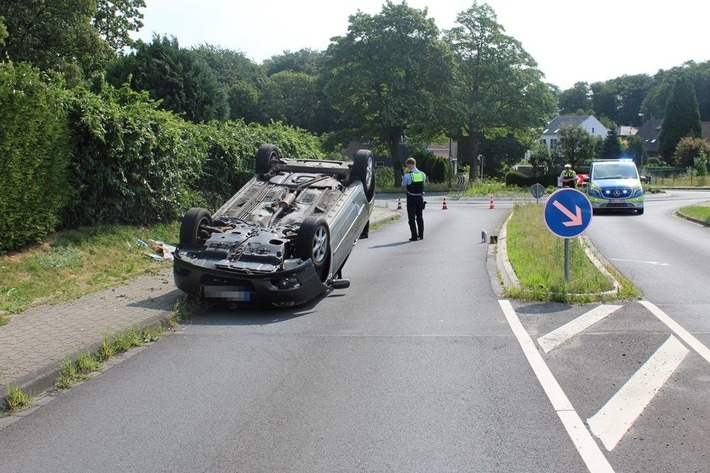 POL-RBK: Wermelskirchen - Zwei Personen bei Verkehrsunfall leicht verletzt