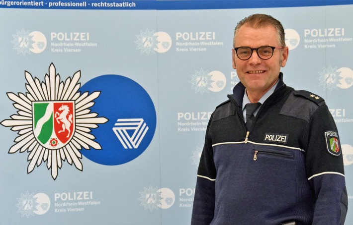POL-VIE: Viersen-Dülken: Polizeioberkommissar Frank Weißkirchen verstärkt den Bezirksdienst in Dülken -Fotoberichterstattung-