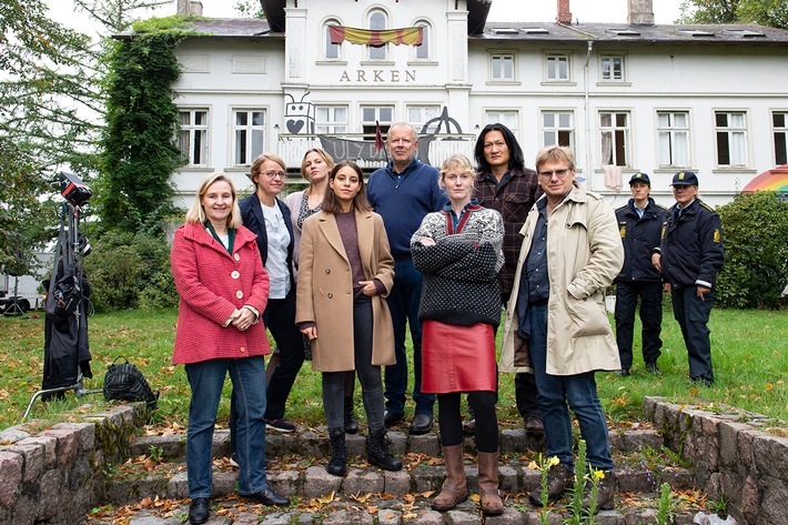 Dritter Einsatz für das neue NDR &quot;Tatort&quot;-Team aus Kiel: Drehstart mit Axel Milberg und Almila Bagriacik