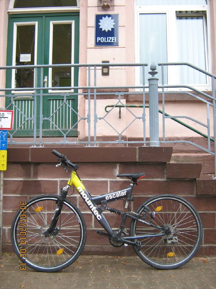 POL-HOL: Nach Fundsache in Stadtoldendorf - Linnenkämper Straße 26: Polizei sucht Eigentümer des Trekkingrades - Fahrrad war vermutlich zuvor gestohlen worden -