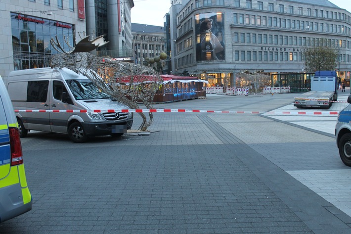 POL-BO: Verkehrsunfall bei Weihnachtsmarkt-Aufbau auf der Massenbergstraße