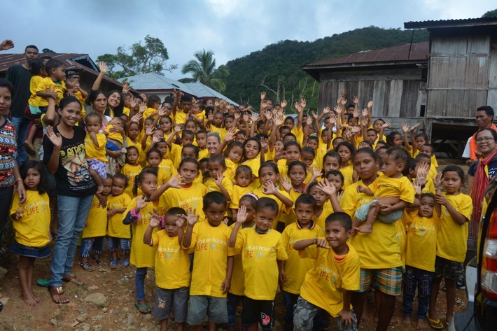 Vicki Sorg besucht Patenkinder in Indonesien und feiert mit ihnen vor Ort eine farbenfrohe Geburtstagsparty.