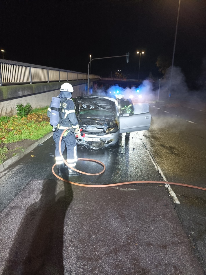 POL-PDTR: Brand eines PKW durch technischen Defekt; Vollsperrung des Pacelliufer für 1 Stunde