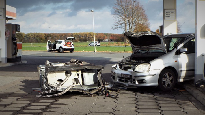 POL-PB: Zapfsäule auf Tankstelle gerammt - Defekte Bremsen?