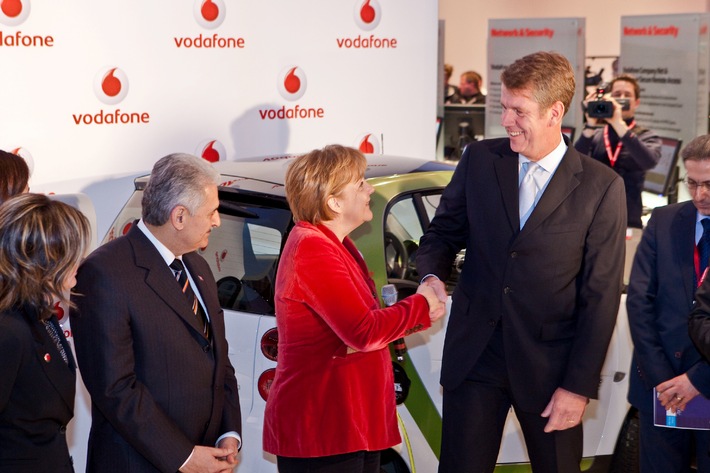 Bundeskanzlerin Angela Merkel besucht Vodafone auf der IT-Messe CeBIT (mit Bild)