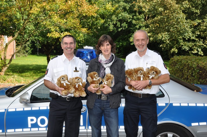 POL-WL: Zehn Jahre "Teddy für Kinder in Not" im Landkreis Harburg - Weltkindertag am 20.09.11