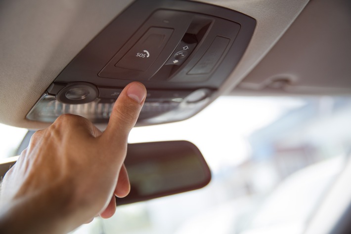 Rettung in erster Sekunde / Notruffunktion im Auto vereinfacht Hilfe durch Rettungsdienste