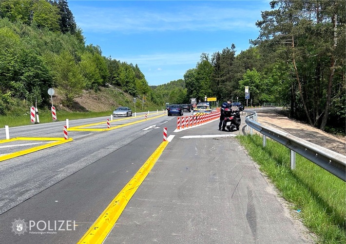 POL-PPWP: Rollerfahrer stürzt und wird eingeklemmt