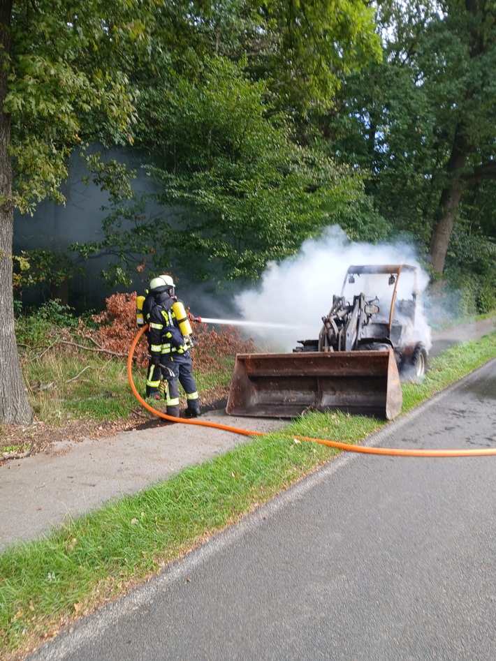 FW-Schermbeck: Radlader brannte