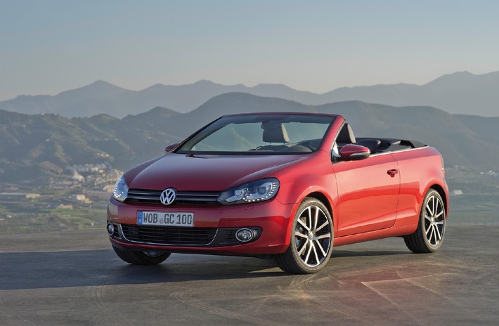 Volkswagen eröffnet die Open-Air-Saison 2011: Neues Golf Cabriolet debütiert als Weltpremiere in Genf