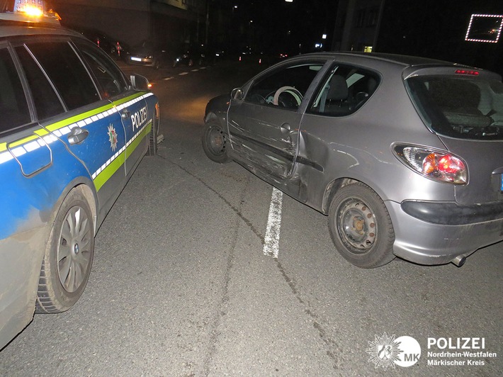 POL-MK: Verkehrsunfall unter Beteiligung eines Streifenwagens auf Einsatzfahrt nach Wiblingwerde
