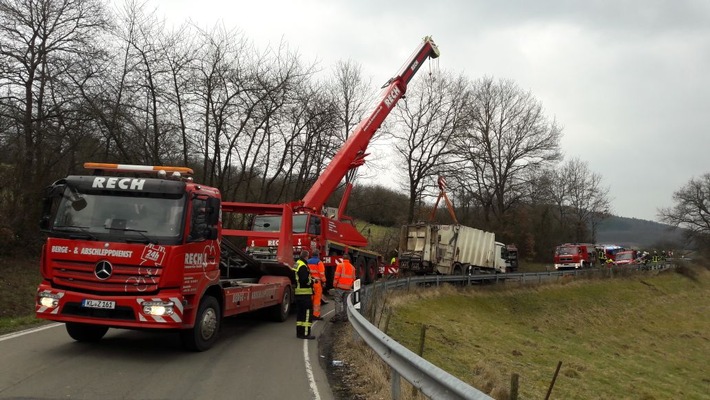 POL-PDKL: Verkehrsunfall L368 Ortsausgang Horschbach Fahrtrichtung Schneeweiderhof
