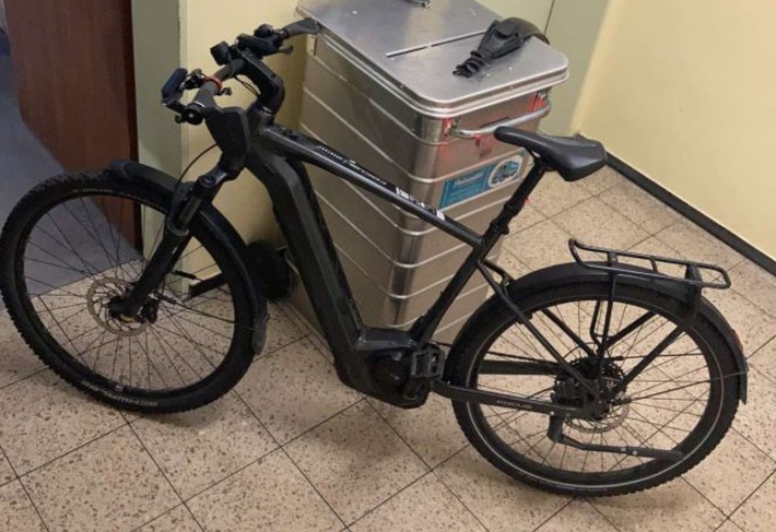 POL Schwaben Nord: 1943 - Polizei ermittelt nach Fahrraddiebstahl