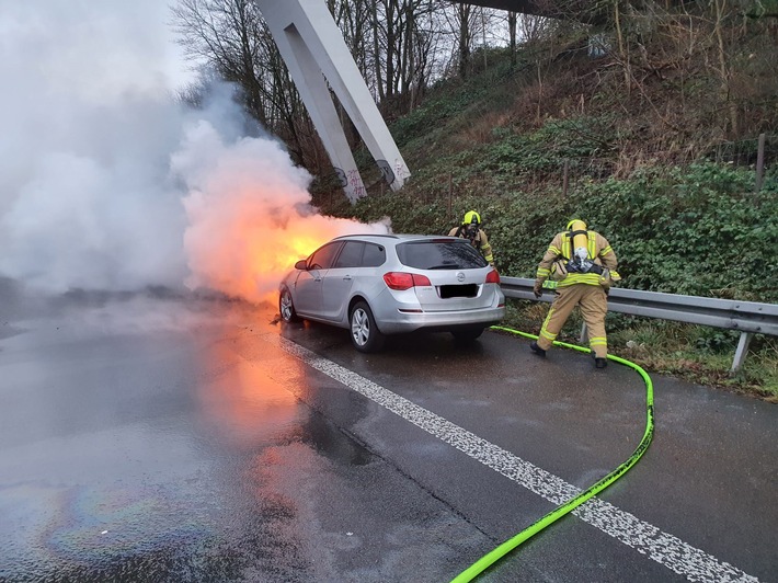 FW Ratingen: Ratingen, BAB 52, 09.01.22, 08:42 Uhr