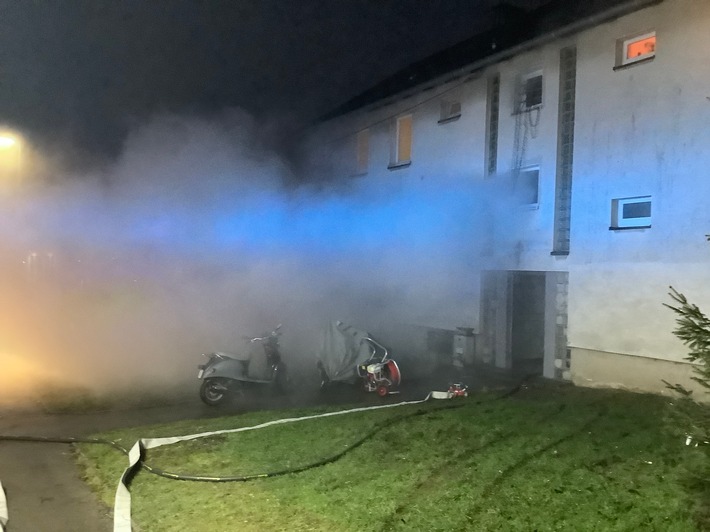 FW-Stolberg: Wohnungsbrand in voller Ausdehnung