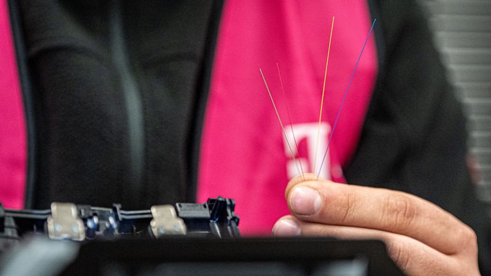 Telekom baut in Hohenbrunn Glasfaser aus