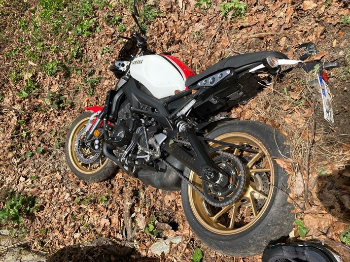 POL-OE: 67-jähriger Motorradfahrer bei Alleinunfall verletzt