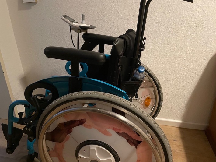 POL-KR: Stadtmitte: Elektrischer Rollstuhl entwendet