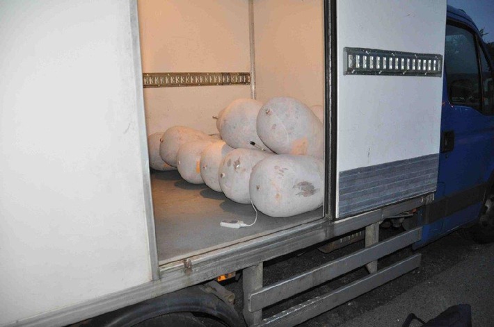 POL-GOE: (555/2014) Polizei und Veterinäre ziehen Lebensmitteltransporte aus dem Verkehr