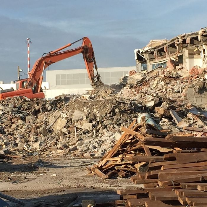 Abbruch von baulichen und technischen Anlagen