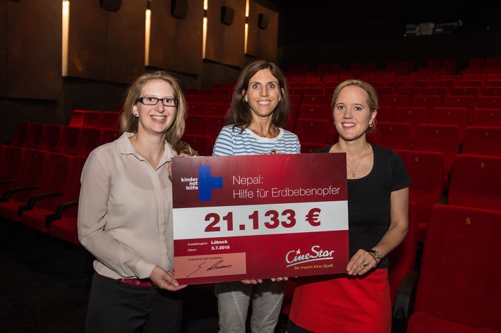 CineStar-Mitarbeiter spenden über 20.000 EUR für Erdbebenopfer in Nepal (FOTO)