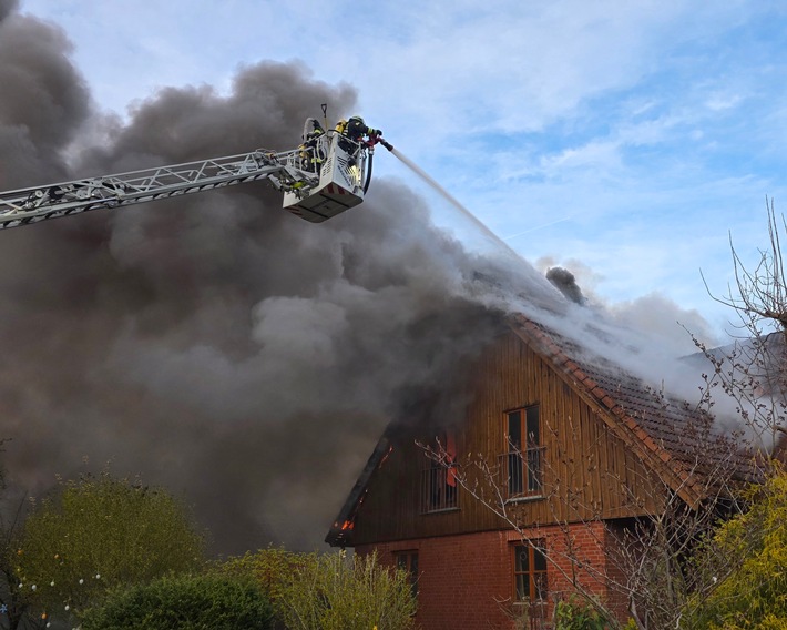 FW Celle: Gebäudebrand in Bostel - Abschlussmeldung / Gesamtbericht!