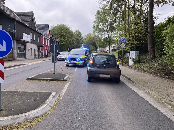 POL-RBK: Bergisch Gladbach - Fußgänger wird von Pkw erfasst und schwer verletzt