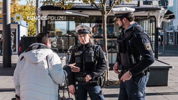 Bundespolizeidirektion München: "Dripper"-Täter festgenommen / Bundespolizisten beobachteten Beschmierer einer Werbetafel