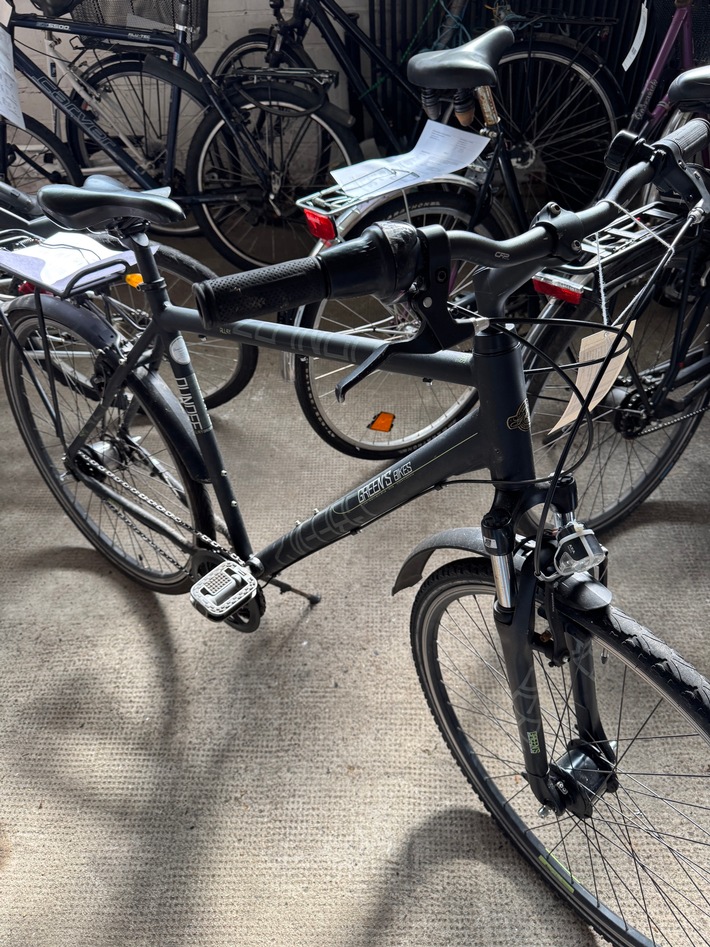 POL-ROW: Zwei gestohlene Fahrräder sichergestellt: Polizei sucht Eigentümer