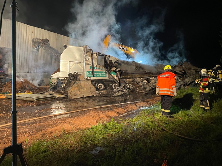 FW-ROW: Brand in landwirtschaftlichen Betrieb - Feuerwehr verhindert schlimmeres