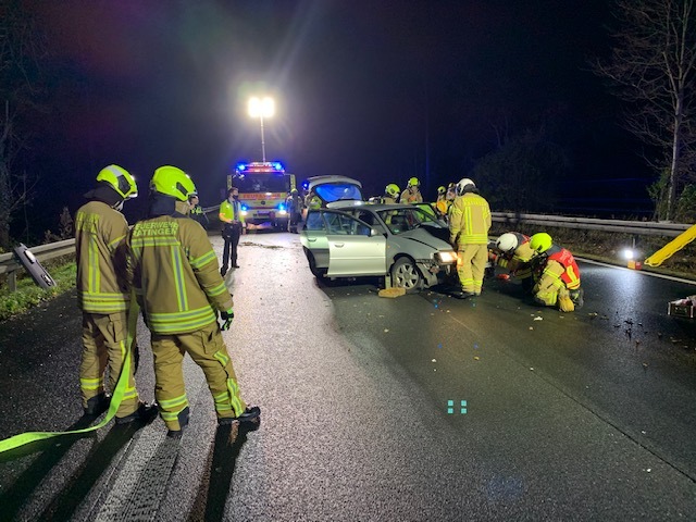 FW Ratingen: Verkehrsunfall auf der Autobahn A 44 PKW geriet ins Schleudern